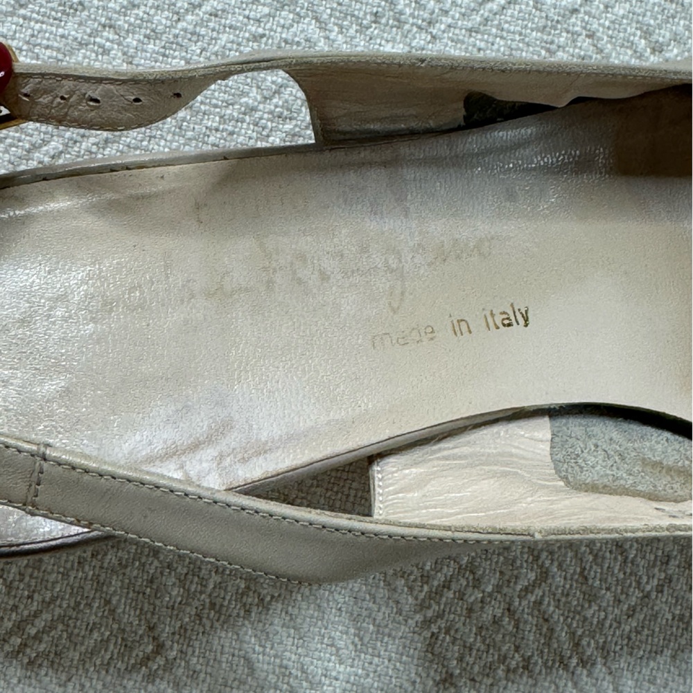 VTG Salvatore Ferragamo Cream Bow Kitten Heel Slingback Shoes 9.5 - Picture 8 of 9